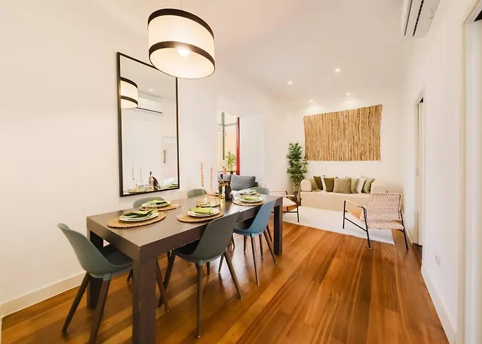 דירה Chiado Gem Private Pool & Patio Retreat ליסבון