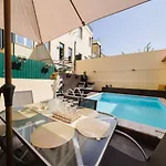 Chiado Gem Private Pool & Patio Retreat