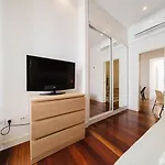 Chiado Gem Private Pool & Patio Retreat Apartamento