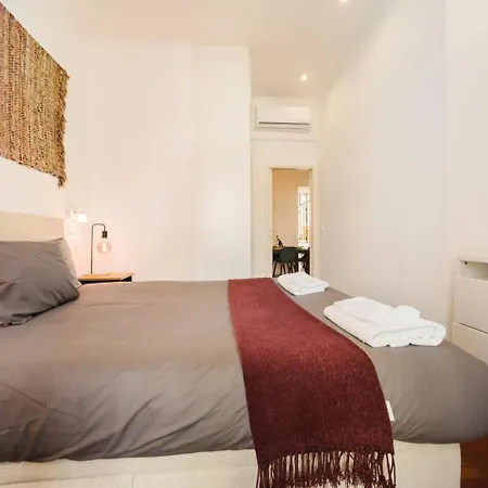 Chiado Gem Patio Retreat & Private Pool דירה *