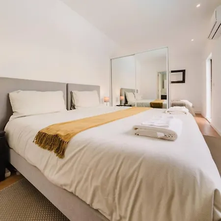 Daire Chiado Gem Private Pool & Patio Retreat *