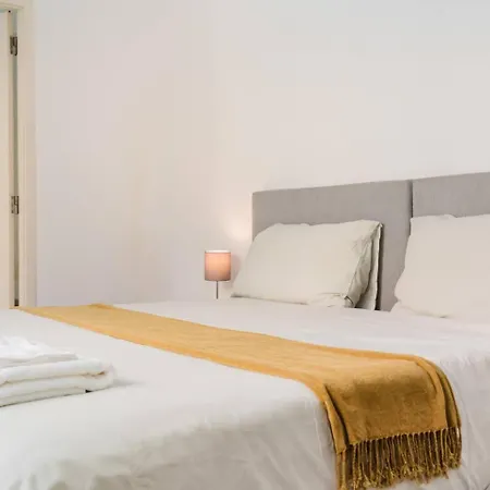 Private Pool, Sleeps 10, アパート リスボン