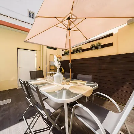 Private Pool, Sleeps 10, アパート リスボン