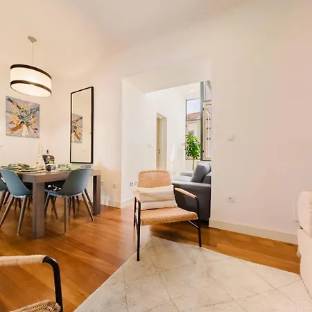 Chiado Gem Patio Retreat & Private Pool *