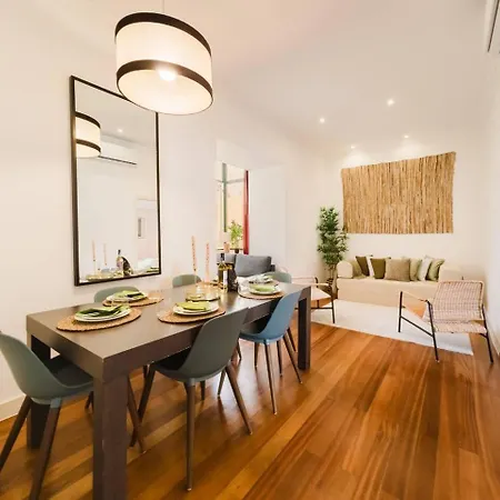 דירה Chiado Gem Patio Retreat & Private Pool ליסבון
