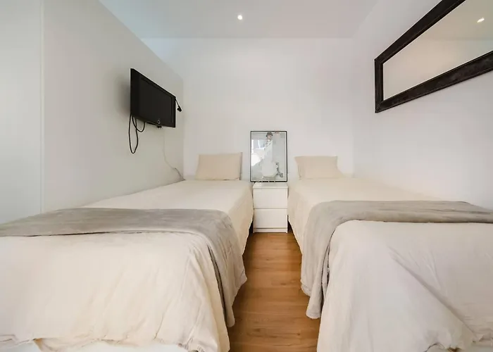 Chiado Gem Private Pool & Patio Retreat *