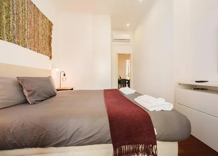 Chiado Gem Private Pool & Patio Retreat Appartamento *