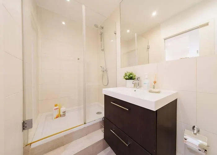 Chiado Gem Private Pool & Patio Retreat