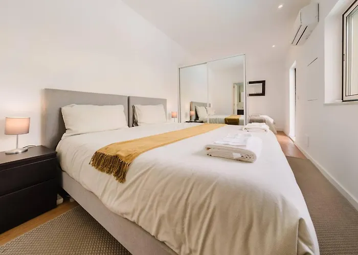 Apartament Chiado Gem Private Pool & Patio Retreat *