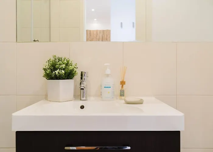 Appartamento Chiado Gem Private Pool & Patio Retreat Lisbona