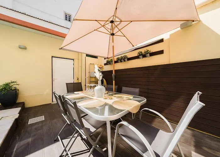 Chiado Gem Private Pool & Patio Retreat Apartament Lizbona