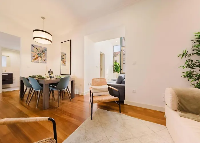 Chiado Gem Private Pool & Patio Retreat *