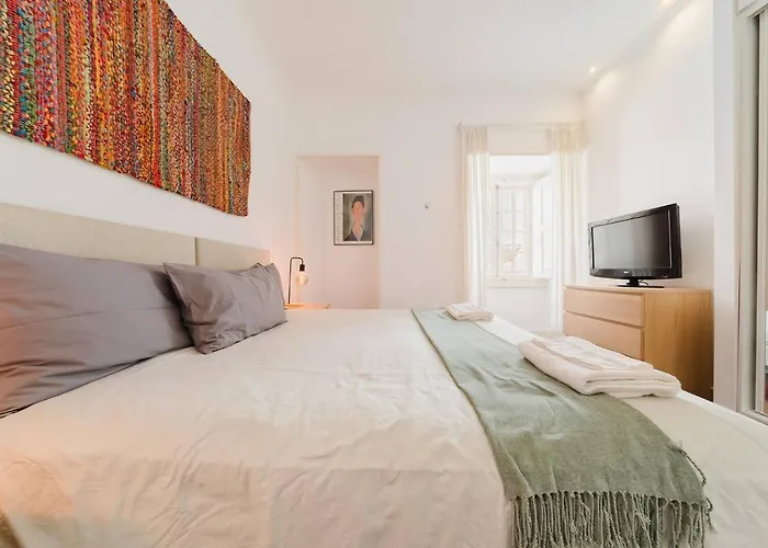 Chiado Gem Private Pool & Patio Retreat Lizbona