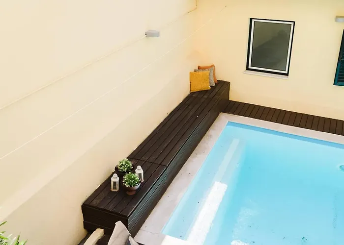 Chiado Gem Private Pool & Patio Retreat * Lisbona