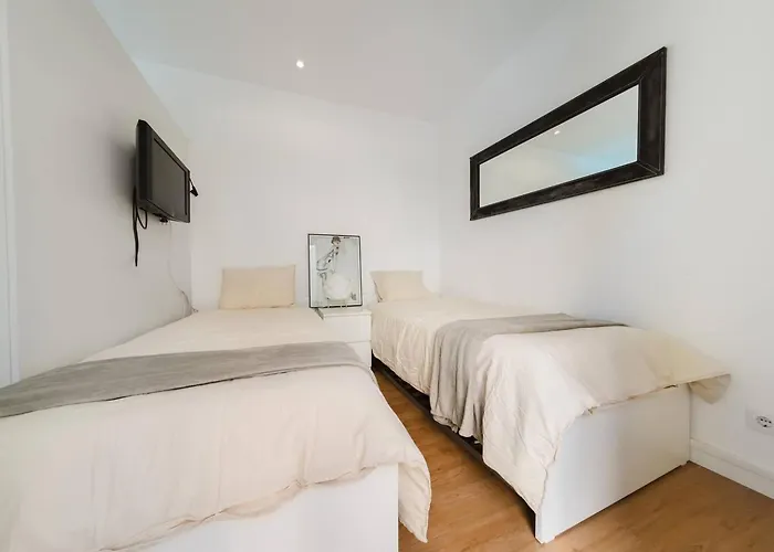 Chiado Gem Private Pool & Patio Retreat *