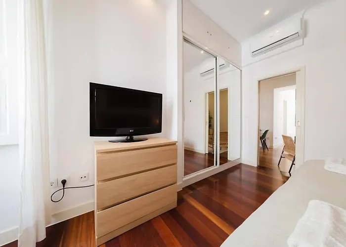 Chiado Gem Private Pool & Patio Retreat Appartamento