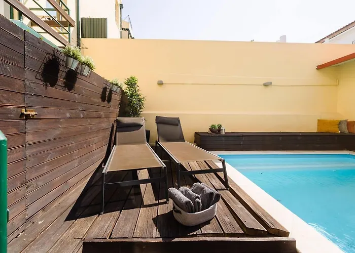 Chiado Gem Private Pool & Patio Retreat Appartamento Lisbona