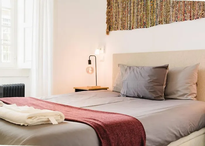 Chiado Gem Private Pool & Patio Retreat Appartamento Lisbona