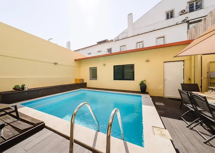 Chiado Gem Private Pool & Patio Retreat * Lizbona