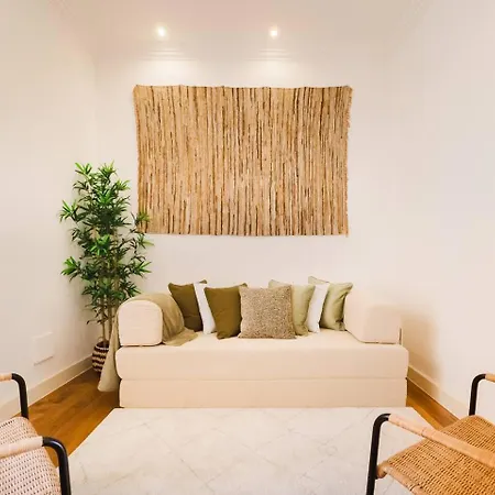 Chiado Gem Private Pool & Patio Retreat Апартаменты Лиссабон